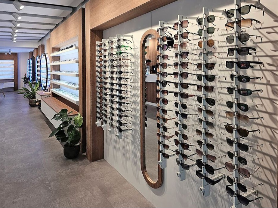 Top Vision Instore sunglasses wall display