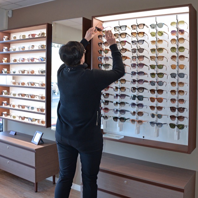 Top Vision Instore CARRÉ ALUMINA Beveiligde wanddisplay voor brillen